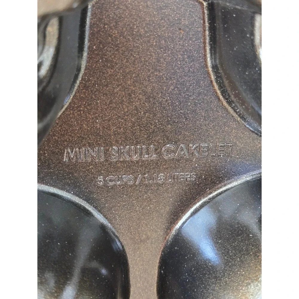 Nordic Ware Mini Skull Cakelet Pan 6 Cast Aluminum Bronze Halloween spooky